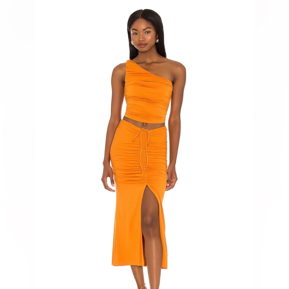 X REVOLVE SUNNIE TOP & MIDI SKIRT (Matching Set) | House of Harlow 1960